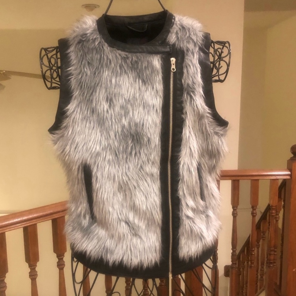 New Red Snap Faux fur zippered vest